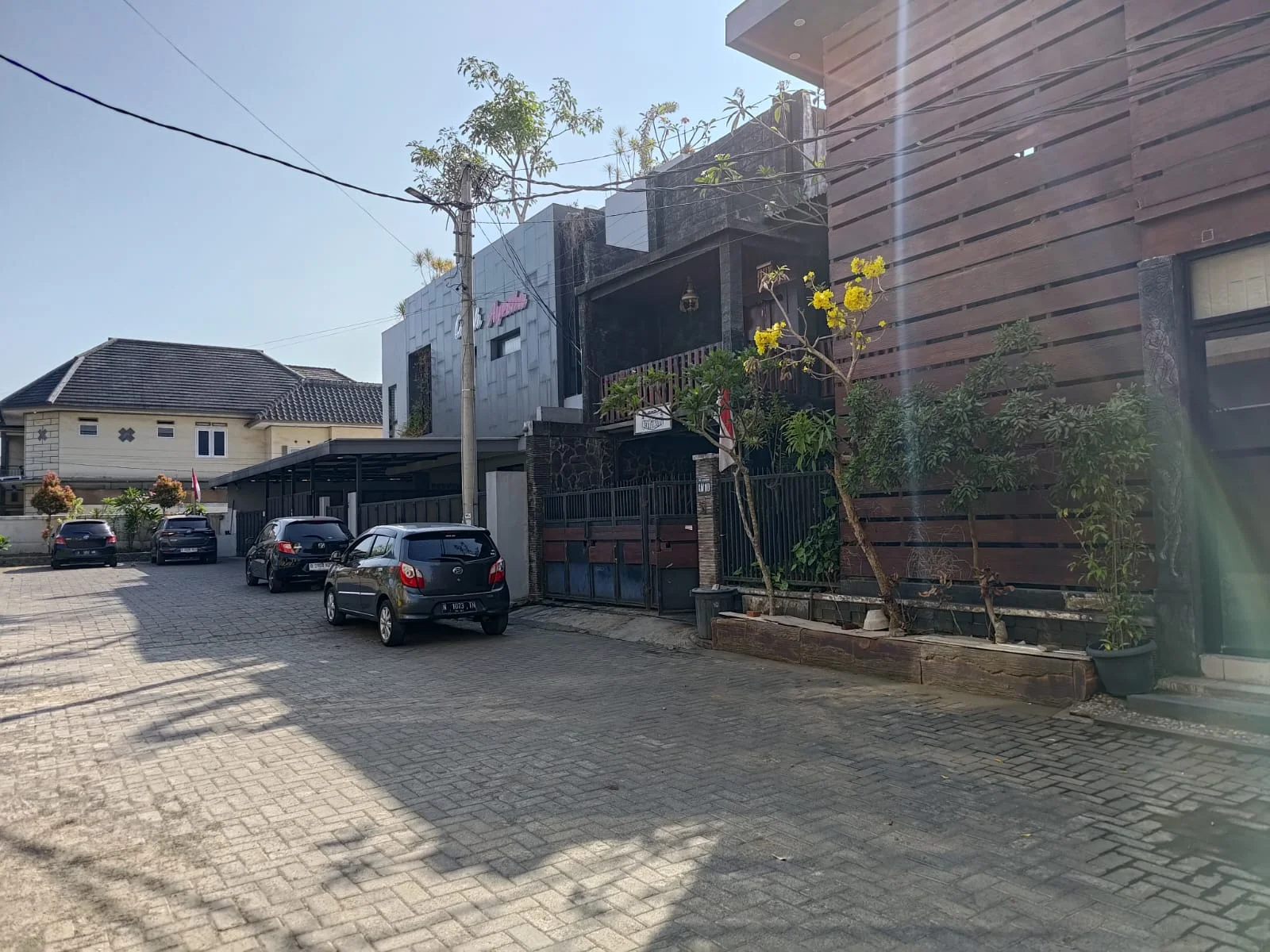 Rumah Kost Exclusive Aktif Full Furnished Area Jalan Bunga2 Bunga Dekat Kampus Brawijaya Malang-1