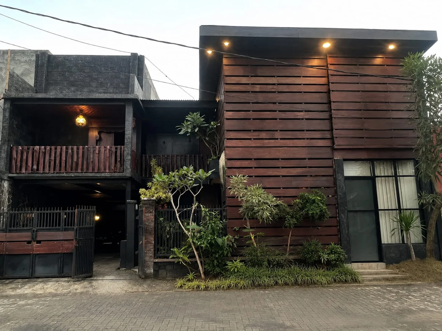 Rumah Kost Exclusive Aktif Full Furnished Area Jalan Bunga2 Bunga Dekat Kampus Brawijaya Malang-3